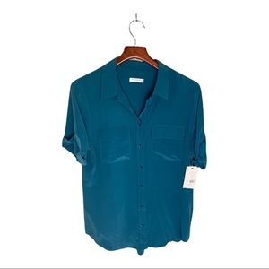 Equipment Femme SHORT SLEEVE SLIM SIGNATURE SILK SHIRT in Amulet L